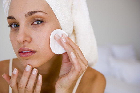 A importância de remover a maquiagem A importância de remover a maquiagem