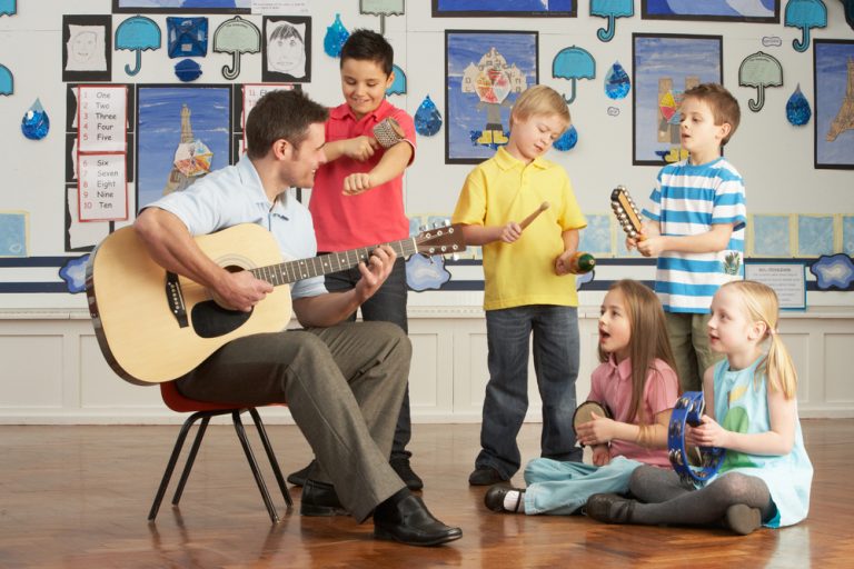 Veja como o ensino musical nas escolas estimula a criatividade de alunos