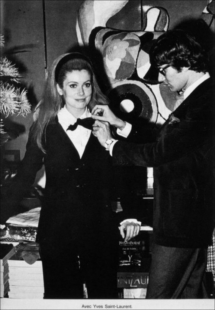 1966-Catherine-Deneuve-avec-Yves-Saint-Laurent2