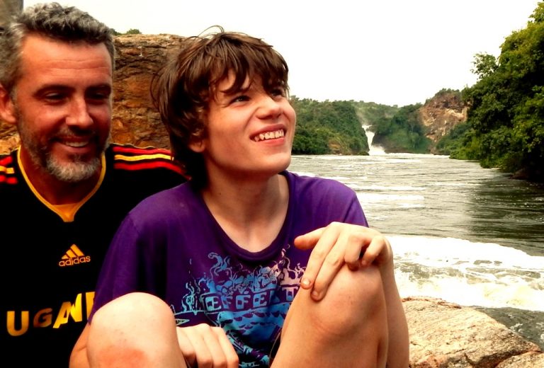 Pai leva filho autista em uma aventura de seis meses pela África