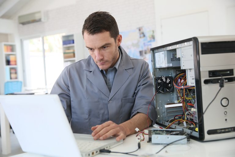 Técnico em Informática: comece ganhando até 1500 reais por mês