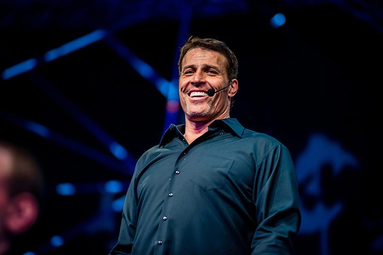 Anthony Robbins, mais conhecido como Tony Robbins