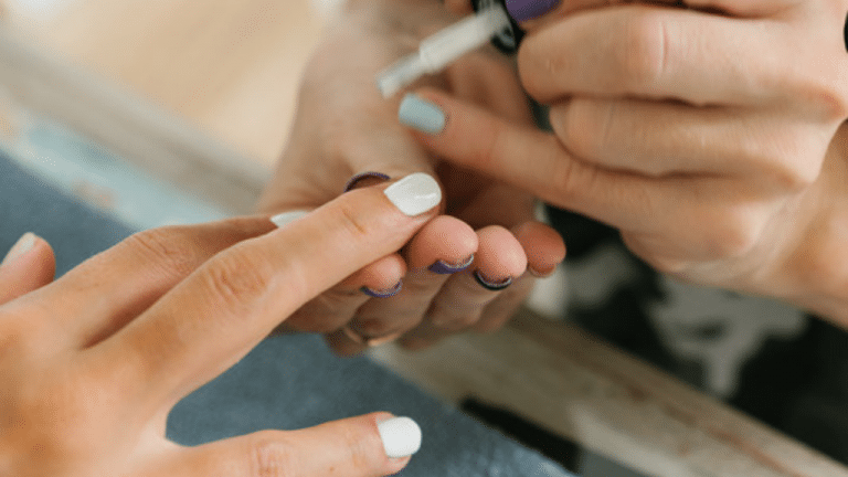 Qual a renda de uma manicure em salão, autônoma e domicílio?