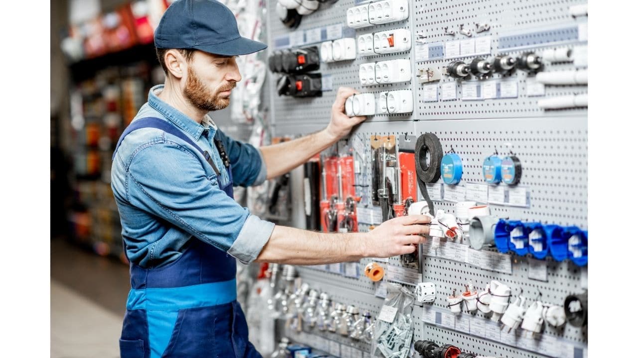 Quanto ganha um vendedor de loja de materiais para construção