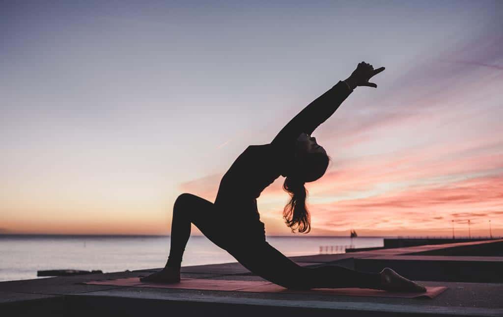 Conheça 7 posições de yoga para iniciantes