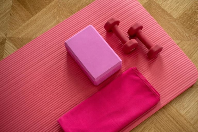 Qual a diferença entre pilates e yoga e qual dos dois escolher para se exercitar?