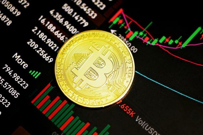 Quanto vale um Bitcoin hoje na cotação do real e por que essa criptomoeda tem uma variação de valores tão grande?