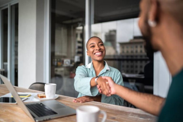 O que é rapport e como ele pode ser usado para construir relacionamentos mais fortes com os clientes