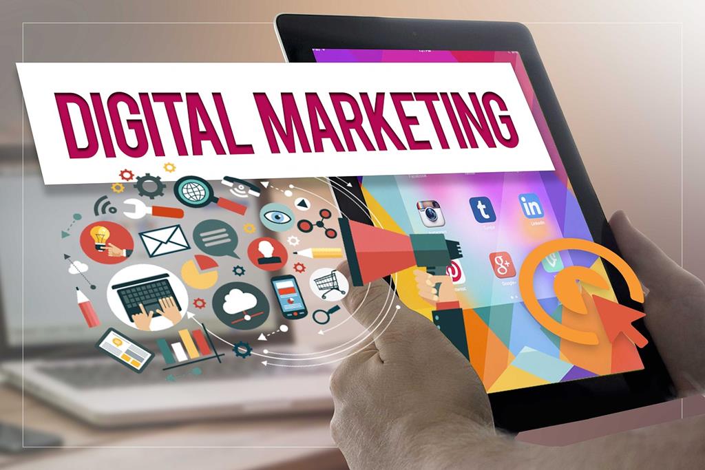 icones de marketing digital saindo de um tablet