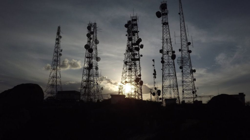 antenas de comunicação.