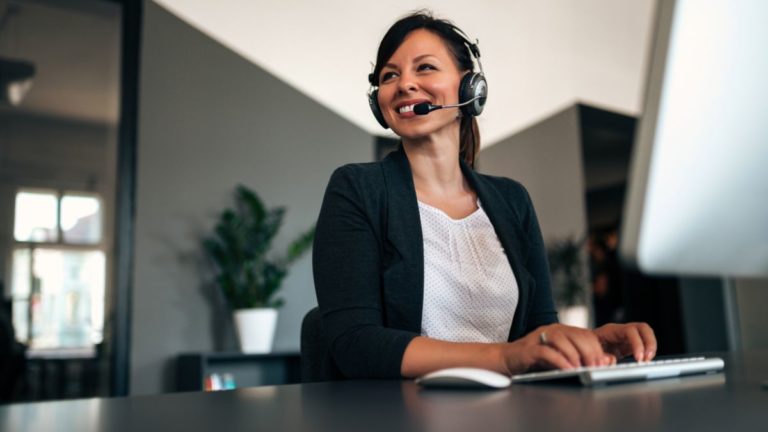 Onde uma recepcionista pode trabalhar? Descubra as opções de carreira para recepcionistas