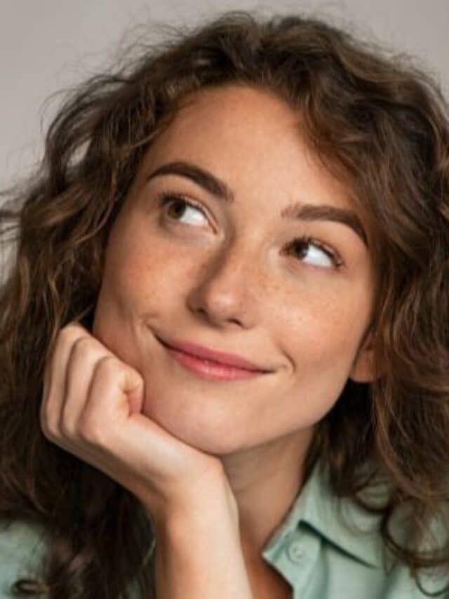 Encima ou Em cima: Qual a diferença e como usar corretamente?